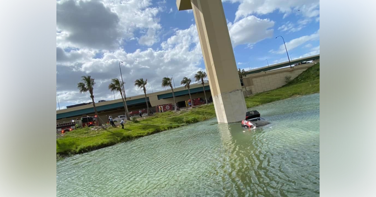 Car submerged in retention pond near 408 and I 4