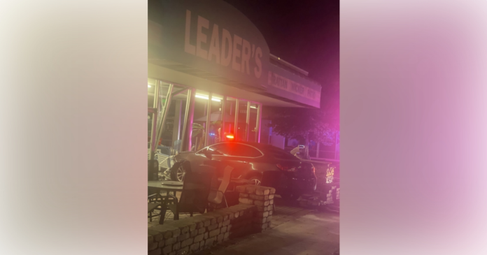 Car crashes into Leaders Furniture on East Colonial Drive