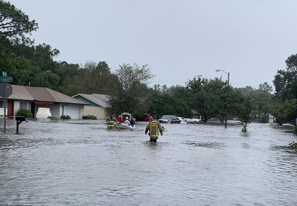 Multiple vehicles submerged in Winter Springs neighborhood