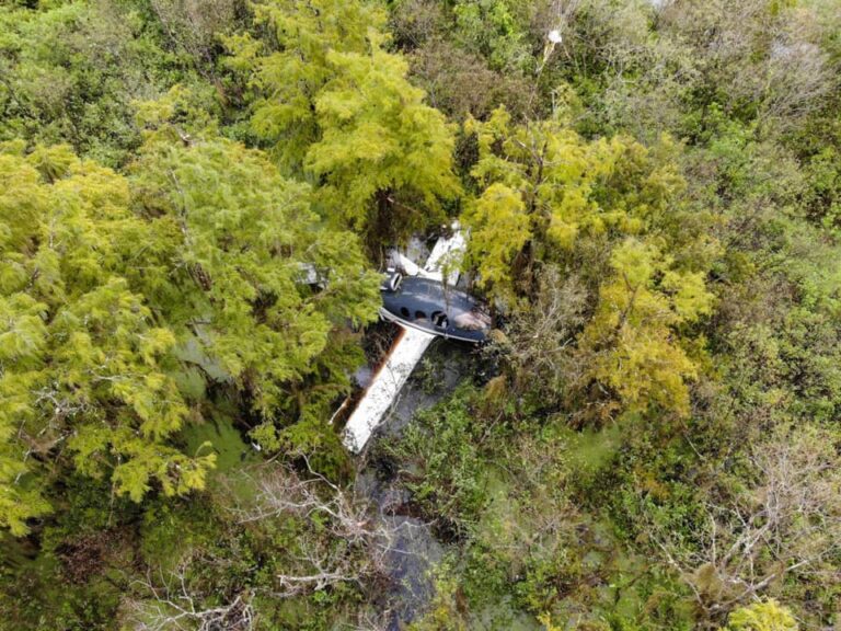 Small plane crashes south of St. Cloud