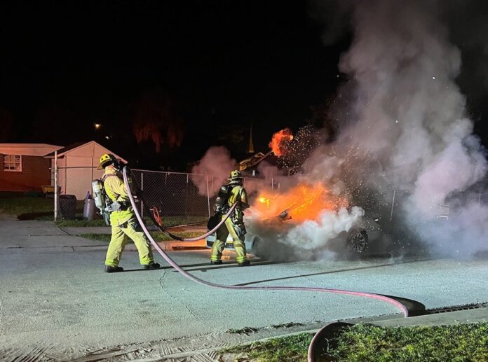 Seminole County Fire Department puts out vehicle fire in Altamonte Springs