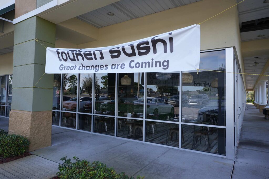 Toūken has replaced the former Handroll Sushi in Hunters Creek