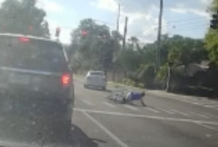 Woman struck by car that runs red light in Orlando