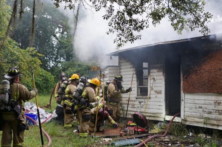 Fire consumes abandoned home in Sanford on June 22 (Norman Reyburn)