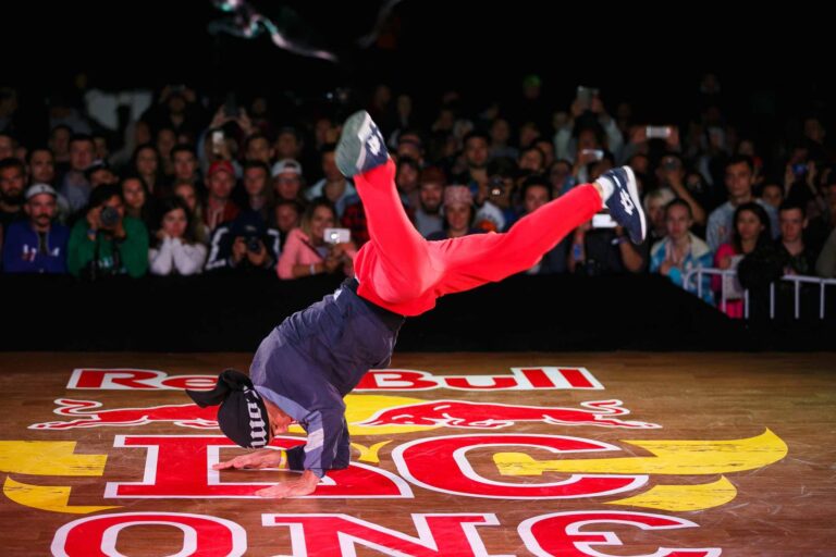 Break dance Red Bull BC One Cypher dancing contest
