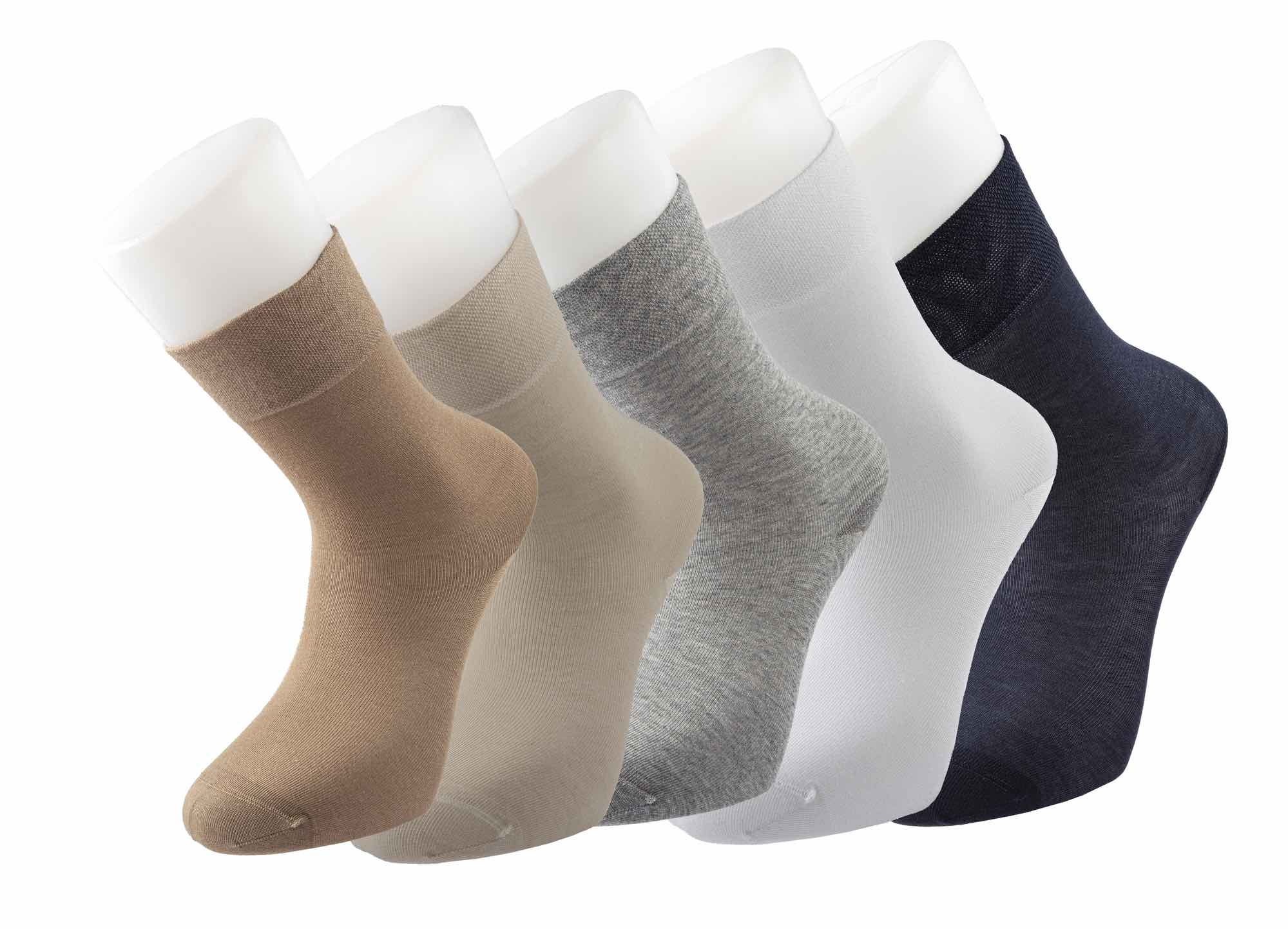 Knitted multicolored socks set