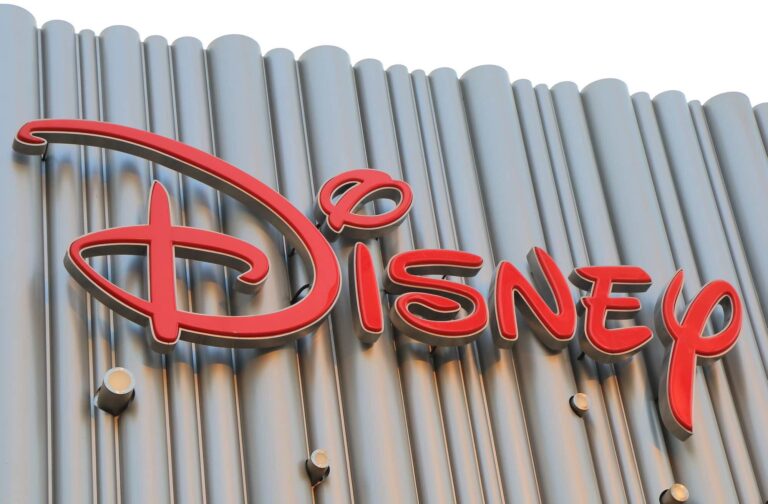 Walt Disney World logo sign