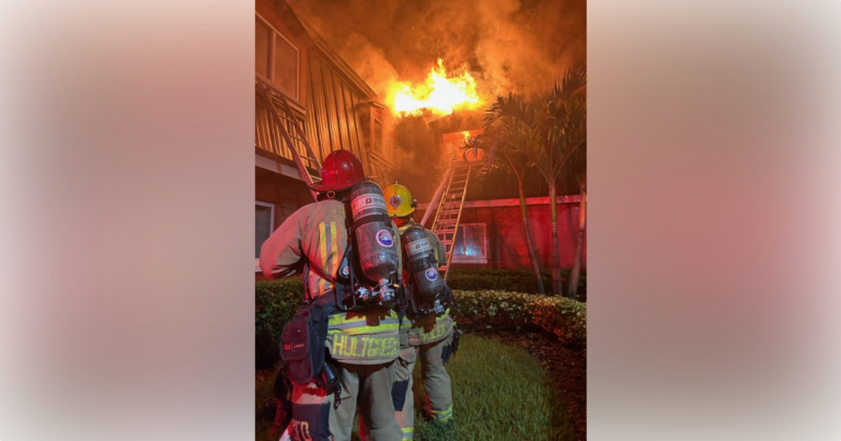 Fire at Sapphire Apartments in Winter Park on August 15 (Photo: Norm Reyburn)