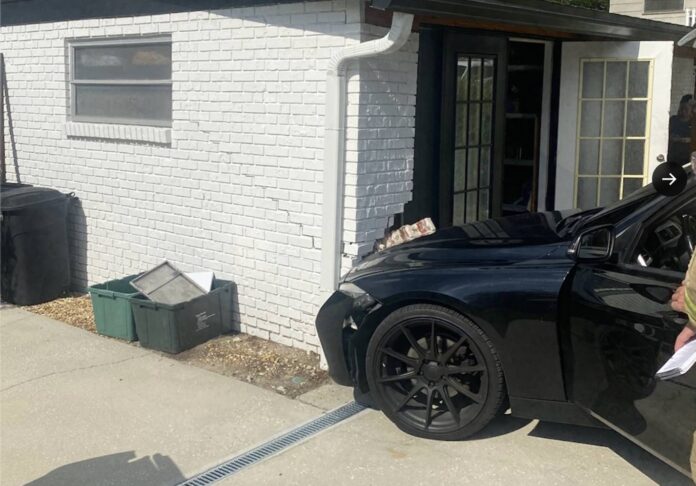 Car crashes into home in Altamonte Springs