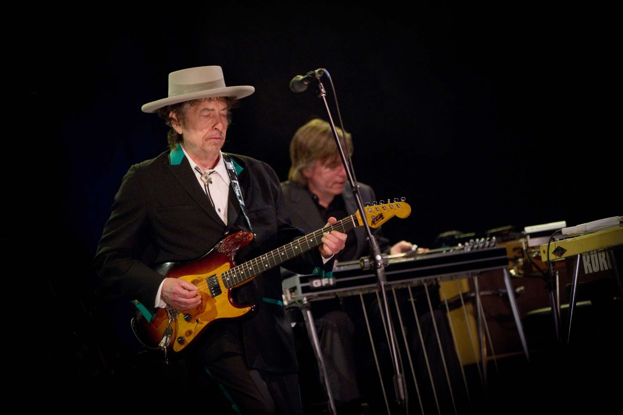 Bob Dylan fascinates fans at Shanghai concert