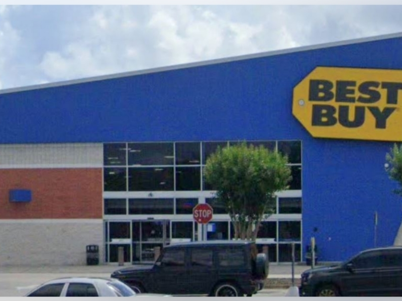 Police are investigating a fatal shooting that occurred in the parking lot of the Best Buy located at 1501 Rinehart Road in Sanford on December 17, 2024. (Photo: Google)