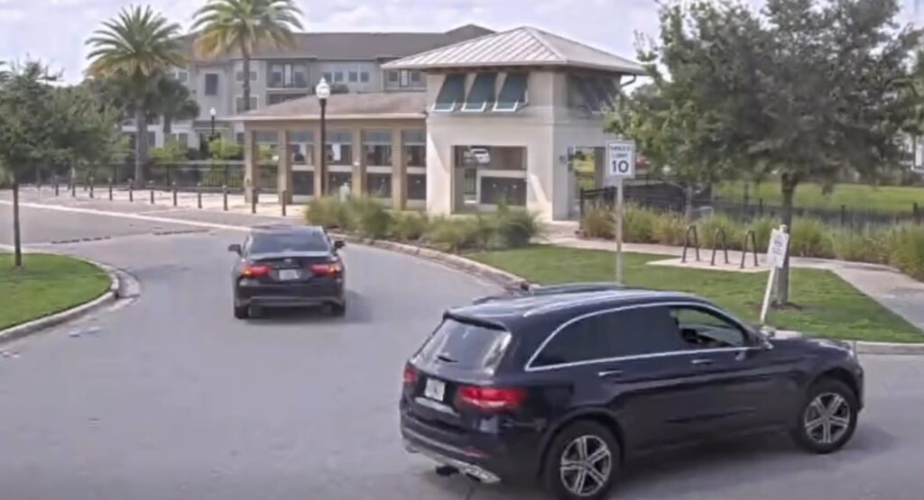 The occupants of these two vehicles were reportedly involved in a shooting at an Orlando apartment complex on July 9, 2026